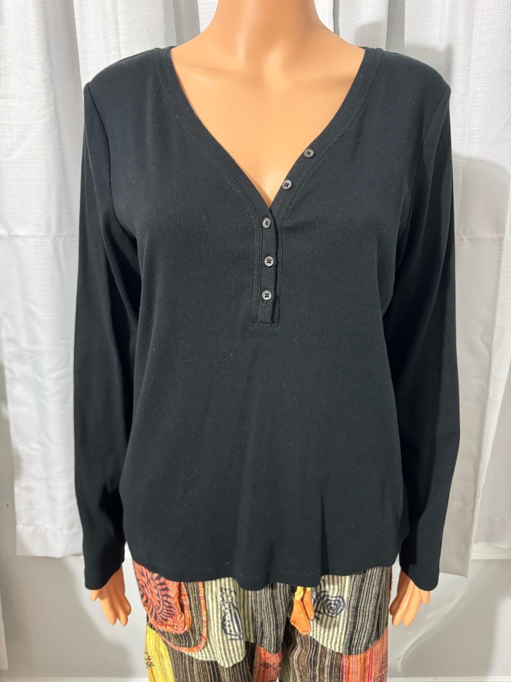 Great Banana Republic size L black v-neck 1/4 button long sleeve shirt new